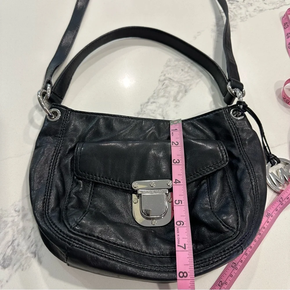 Michael Kors - Leather Shoulder Bag With Removable Crossbody Strap. EUC - Picture 14 of 16